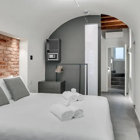 Forum Apartment